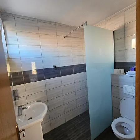 Dzana Apartman *